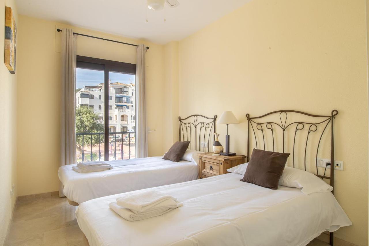 2261-Superb Apt On The Beach, On Duquesa Harbour Manilva Eksteriør billede